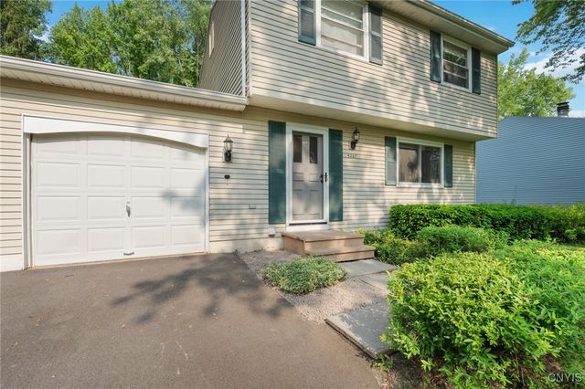 4287 Stepping Stone Lane, Clay, NY 13090