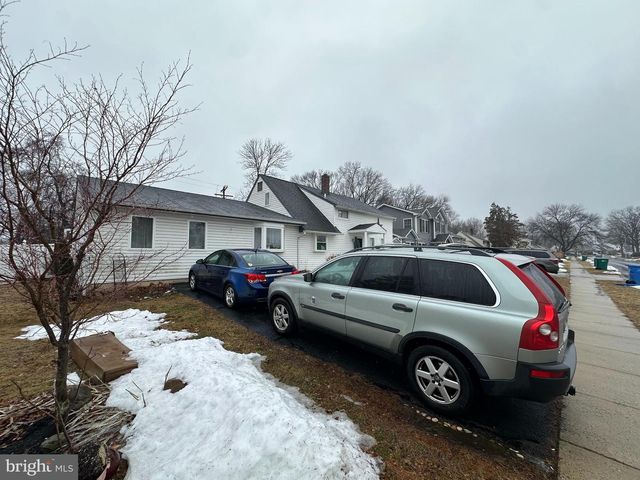 56 GOLDENRIDGE DR, Levittown, PA 19057