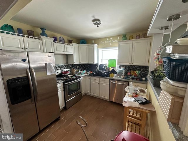 56 GOLDENRIDGE DR, Levittown, PA 19057