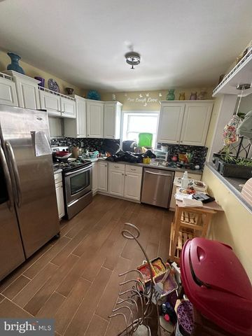 56 GOLDENRIDGE DR, Levittown, PA 19057