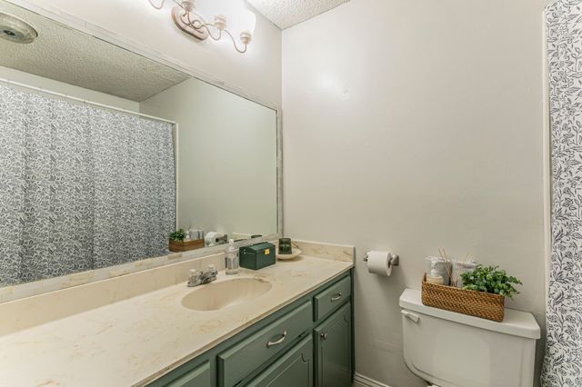 332 Lindenwood Lane S, Hewitt, TX 76643