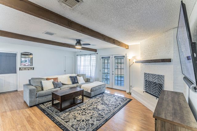 332 Lindenwood Lane S, Hewitt, TX 76643