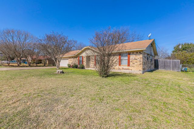 332 Lindenwood Lane S, Hewitt, TX 76643