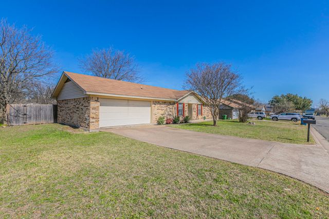 332 Lindenwood Lane S, Hewitt, TX 76643