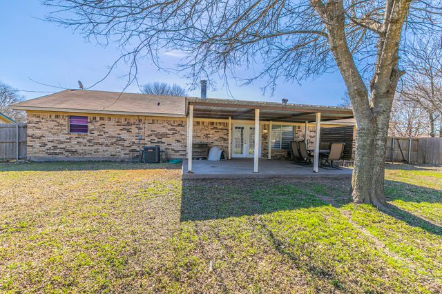 332 Lindenwood Lane S, Hewitt, TX 76643
