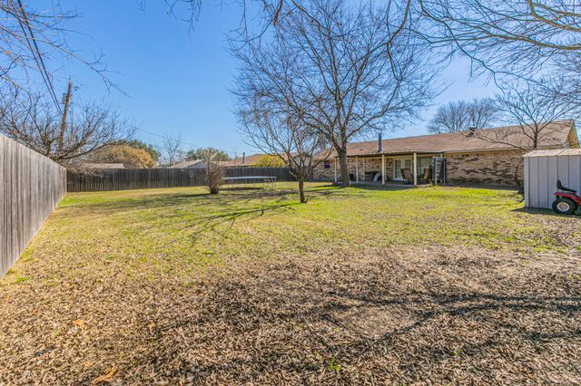332 Lindenwood Lane S, Hewitt, TX 76643