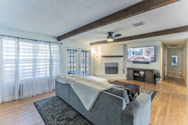 332 Lindenwood Lane S, Hewitt, TX 76643