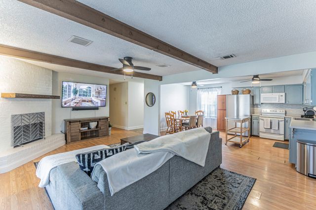 332 Lindenwood Lane S, Hewitt, TX 76643