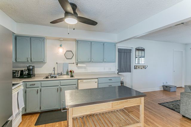 332 Lindenwood Lane S, Hewitt, TX 76643