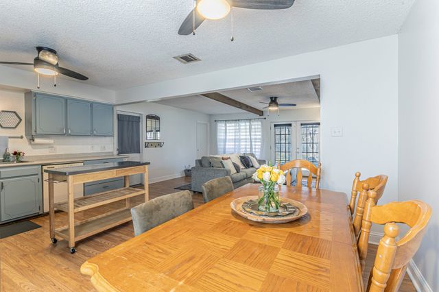 332 Lindenwood Lane S, Hewitt, TX 76643