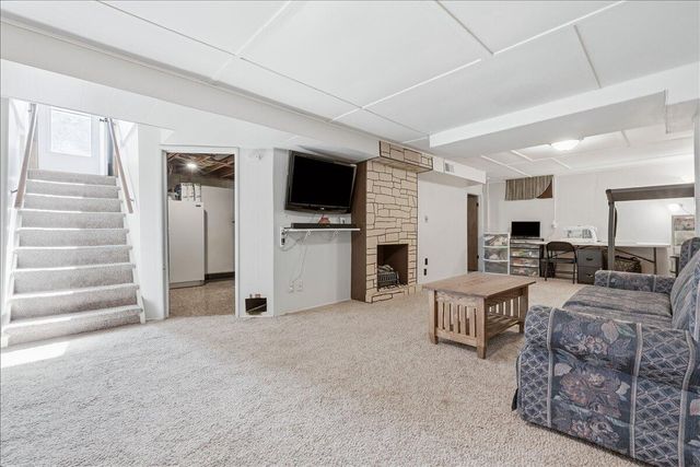 2117 AVENUE L, Council Bluffs, IA 51501
