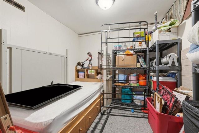 2117 AVENUE L, Council Bluffs, IA 51501
