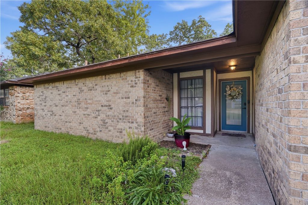 2907 Forestwood Drive, Bryan, TX 77801 — photo 2