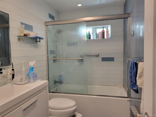 1637 W 2nd Street, Brooklyn, NY 11223