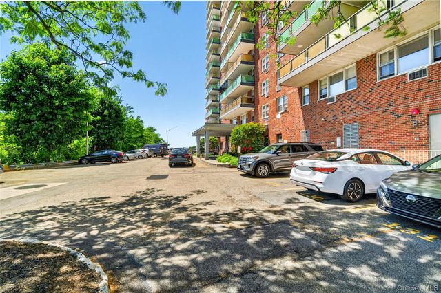 1841 Central Park Avenue 18A, Yonkers, NY 10710