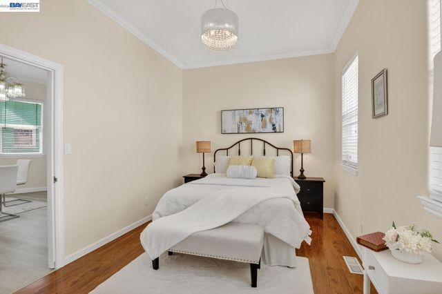 1328 E 25th St, Oakland, CA 94606