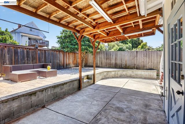 1328 E 25th St, Oakland, CA 94606