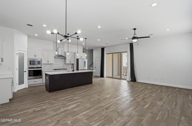 2076 SANTA ISABELLA Street, Sunland Park, NM 88063