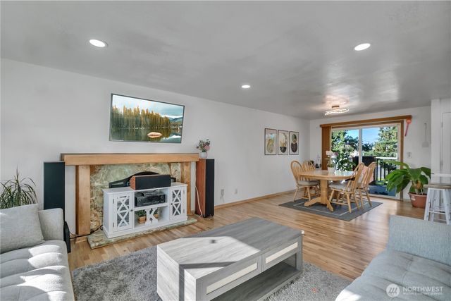 3302 Centennial Way NE, Tacoma, WA 98422