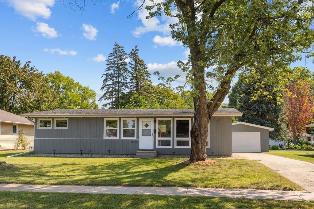 1602 DOEMEL STREET, Oshkosh, WI 54901