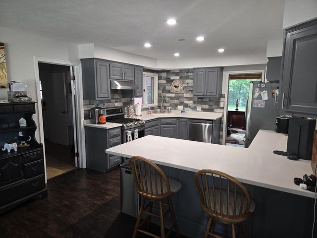 3775 S Sunny View DRIVE, New Berlin, WI 53151
