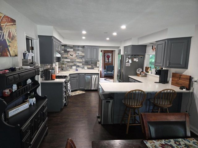 3775 S Sunny View DRIVE, New Berlin, WI 53151