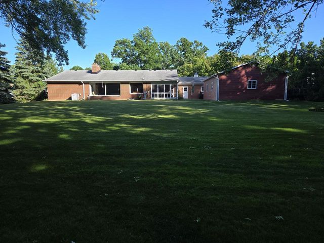 3775 S Sunny View DRIVE, New Berlin, WI 53151