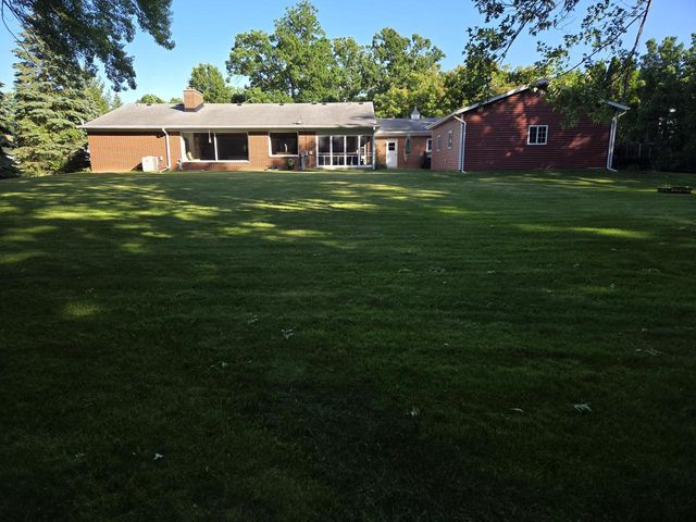 3775 S Sunny View DRIVE, New Berlin, WI 53151