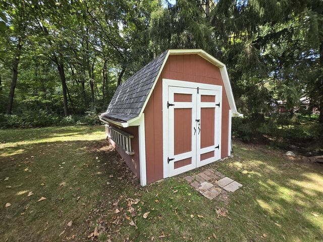 3775 S Sunny View DRIVE, New Berlin, WI 53151
