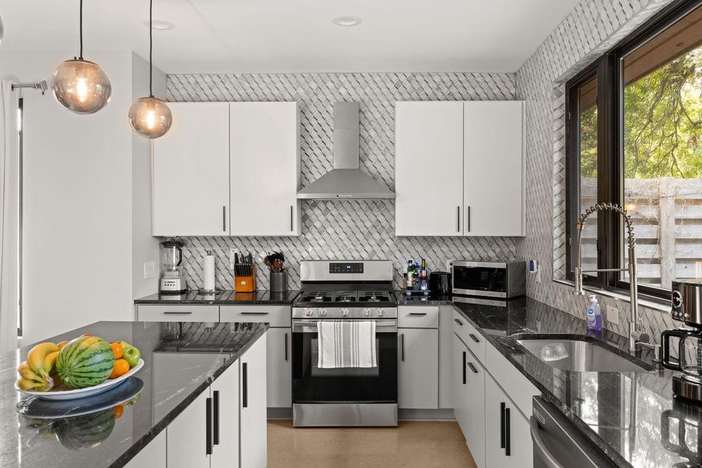 3610 Thompson ST 1, Austin, TX 78702