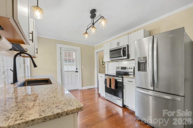 224 E Catawba Avenue, Mooresville, NC 28115