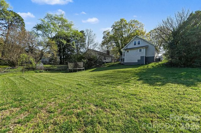 224 E Catawba Avenue, Mooresville, NC 28115