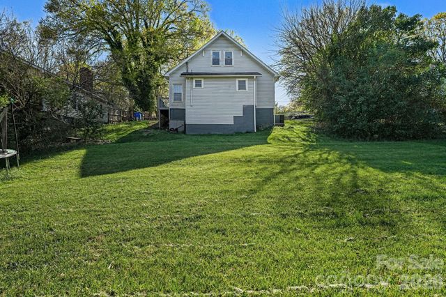 224 E Catawba Avenue, Mooresville, NC 28115