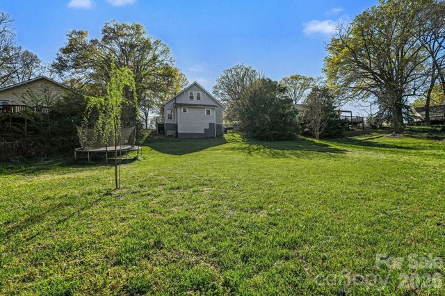 224 E Catawba Avenue, Mooresville, NC 28115