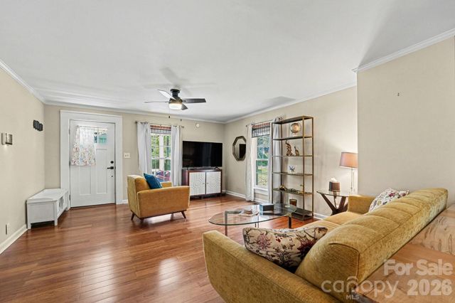 224 E Catawba Avenue, Mooresville, NC 28115