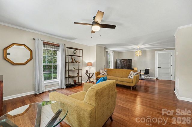 224 E Catawba Avenue, Mooresville, NC 28115