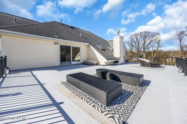 8 Kudyba Court, Manalapan, NJ 07726