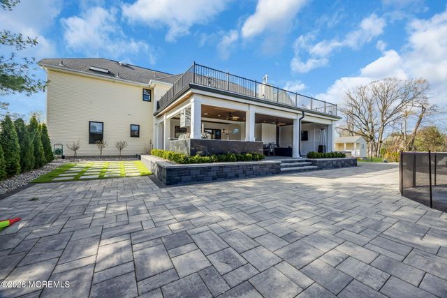 8 Kudyba Court, Manalapan, NJ 07726