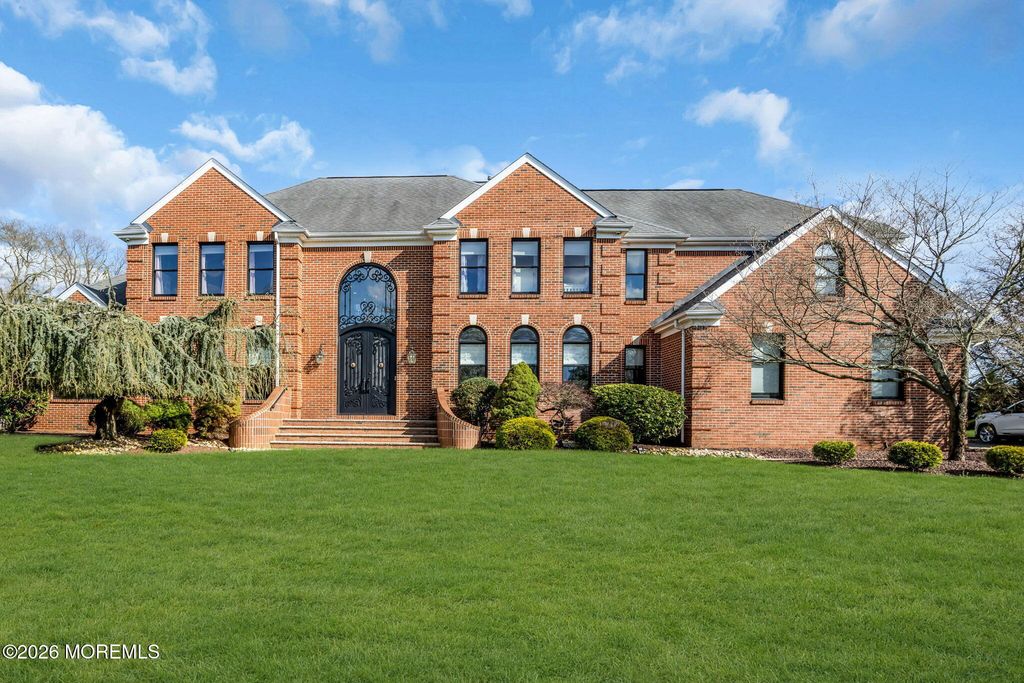 8 Kudyba Court, Manalapan, NJ 07726