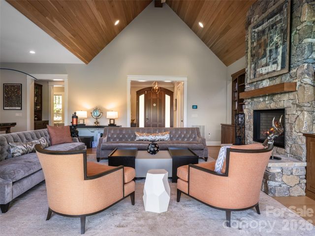 32 Timberwolf Court, Asheville, NC 28804