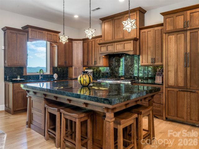 32 Timberwolf Court, Asheville, NC 28804