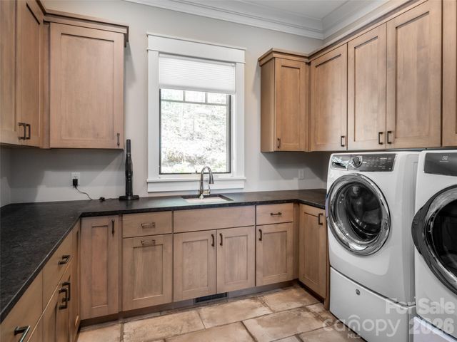32 Timberwolf Court, Asheville, NC 28804