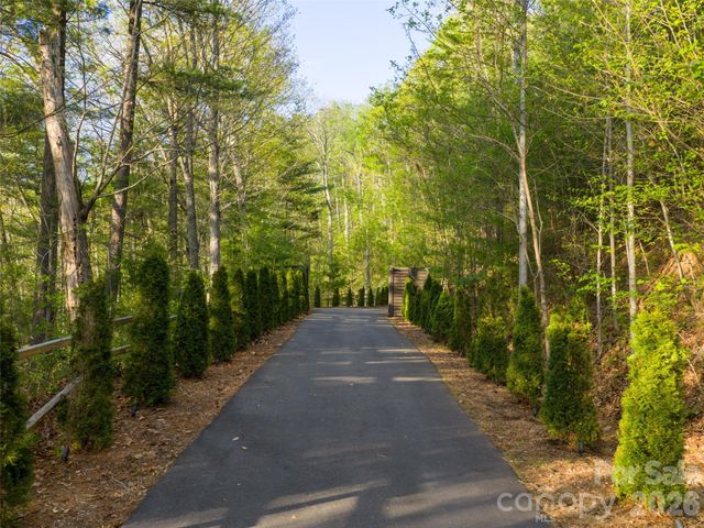 32 Timberwolf Court, Asheville, NC 28804