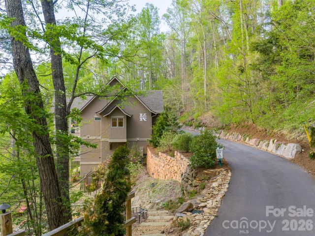 32 Timberwolf Court, Asheville, NC 28804