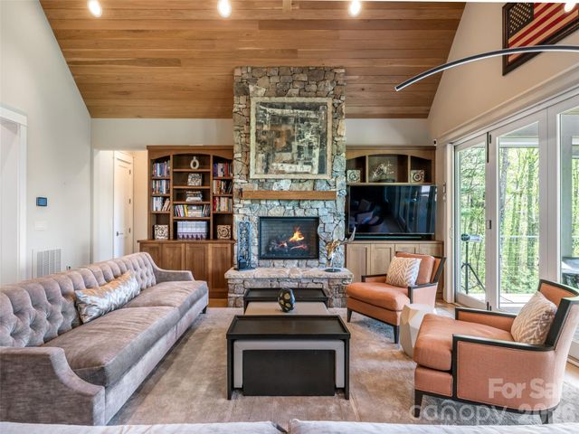 32 Timberwolf Court, Asheville, NC 28804