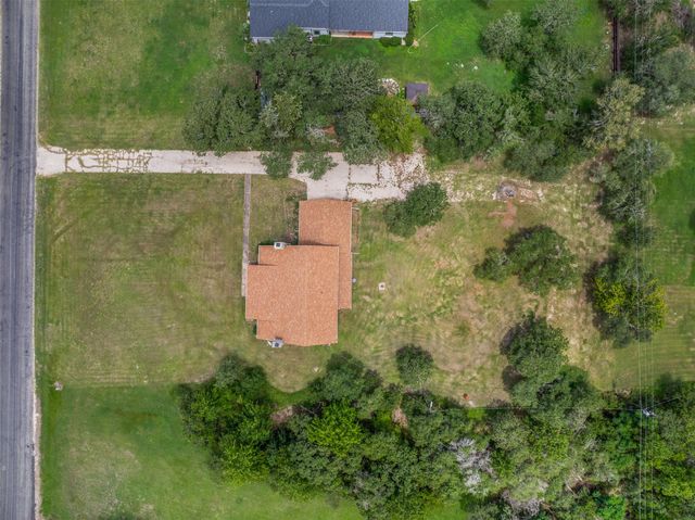 2015 County Road 226, Giddings, TX 78942