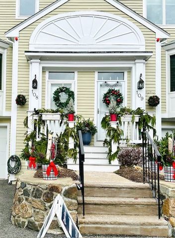 108 Abington Rd 108, Danvers, MA 01923