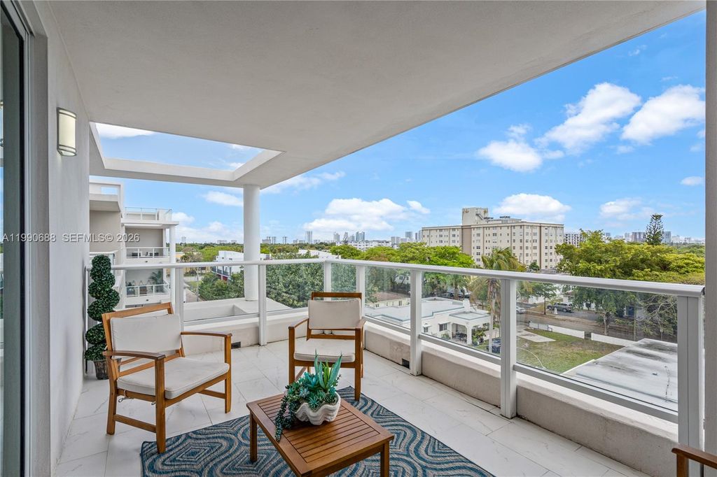 1850 Monroe Street 308, Hollywood, FL 33020
