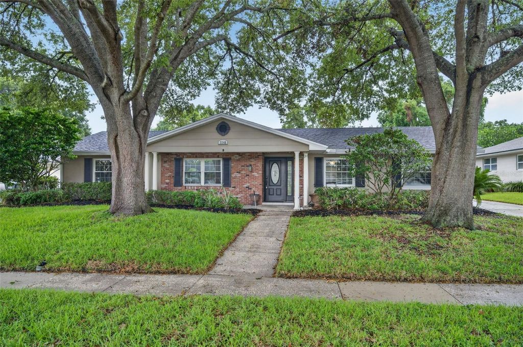 Image 2 of property listing at 3240 TOURAINE AVENUE, Orlando, FL 32812