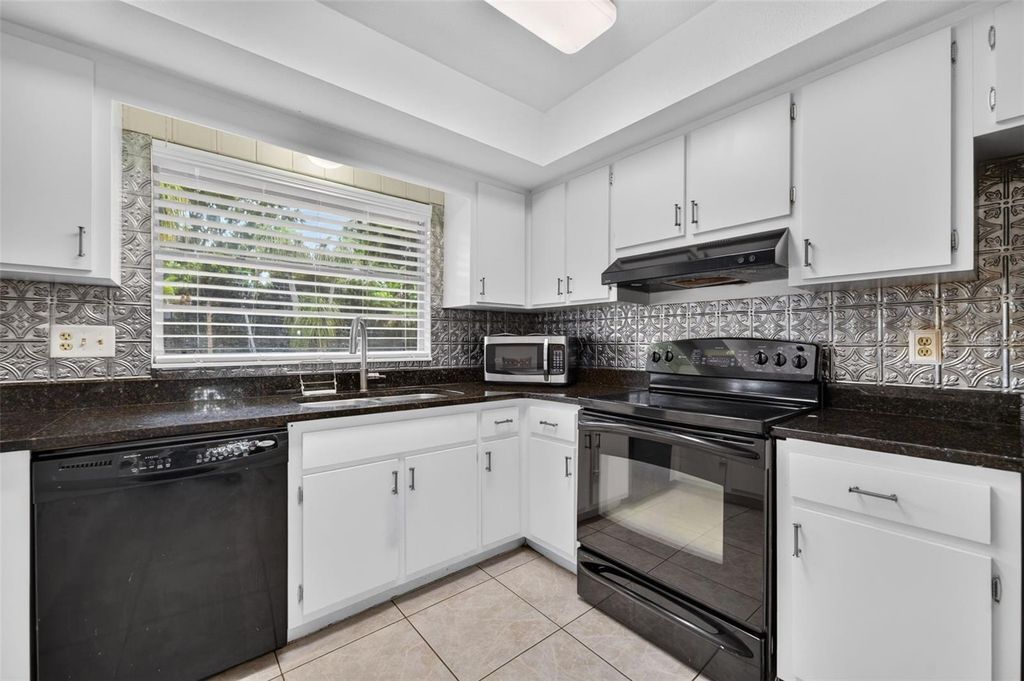 Image 20 of property listing at 3240 TOURAINE AVENUE, Orlando, FL 32812